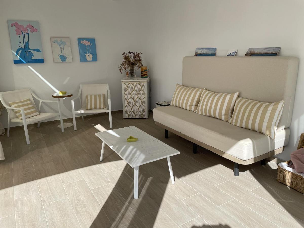 La Sirena Del Viento Bed & Breakfast ลอสกาญอสเดเมกา ภายนอก รูปภาพ