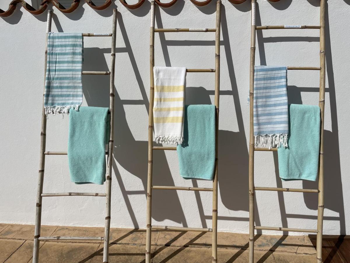 La Sirena Del Viento Bed & Breakfast ลอสกาญอสเดเมกา ภายนอก รูปภาพ