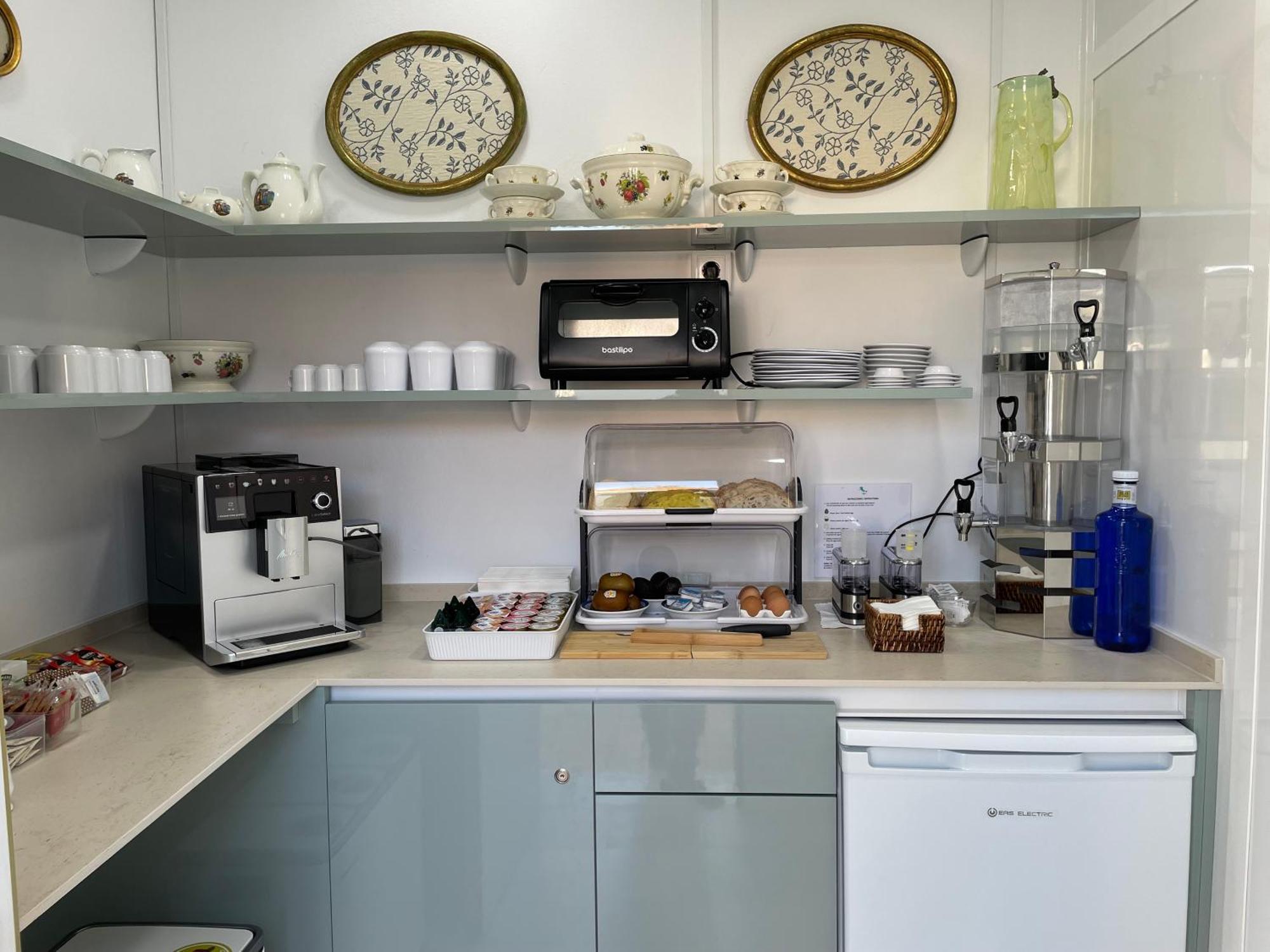 La Sirena Del Viento Bed & Breakfast ลอสกาญอสเดเมกา ภายนอก รูปภาพ