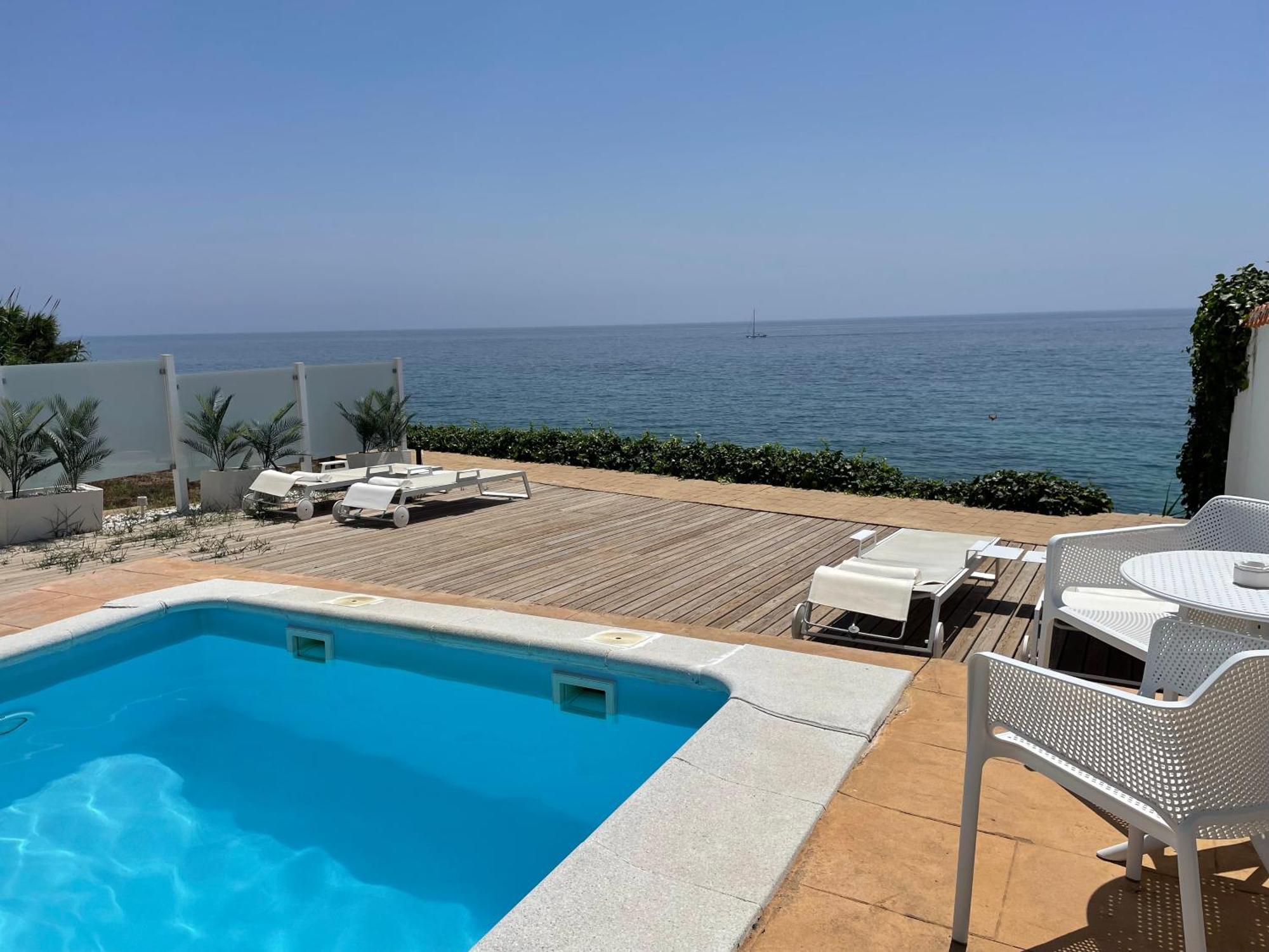 La Sirena Del Viento Bed & Breakfast ลอสกาญอสเดเมกา ภายนอก รูปภาพ